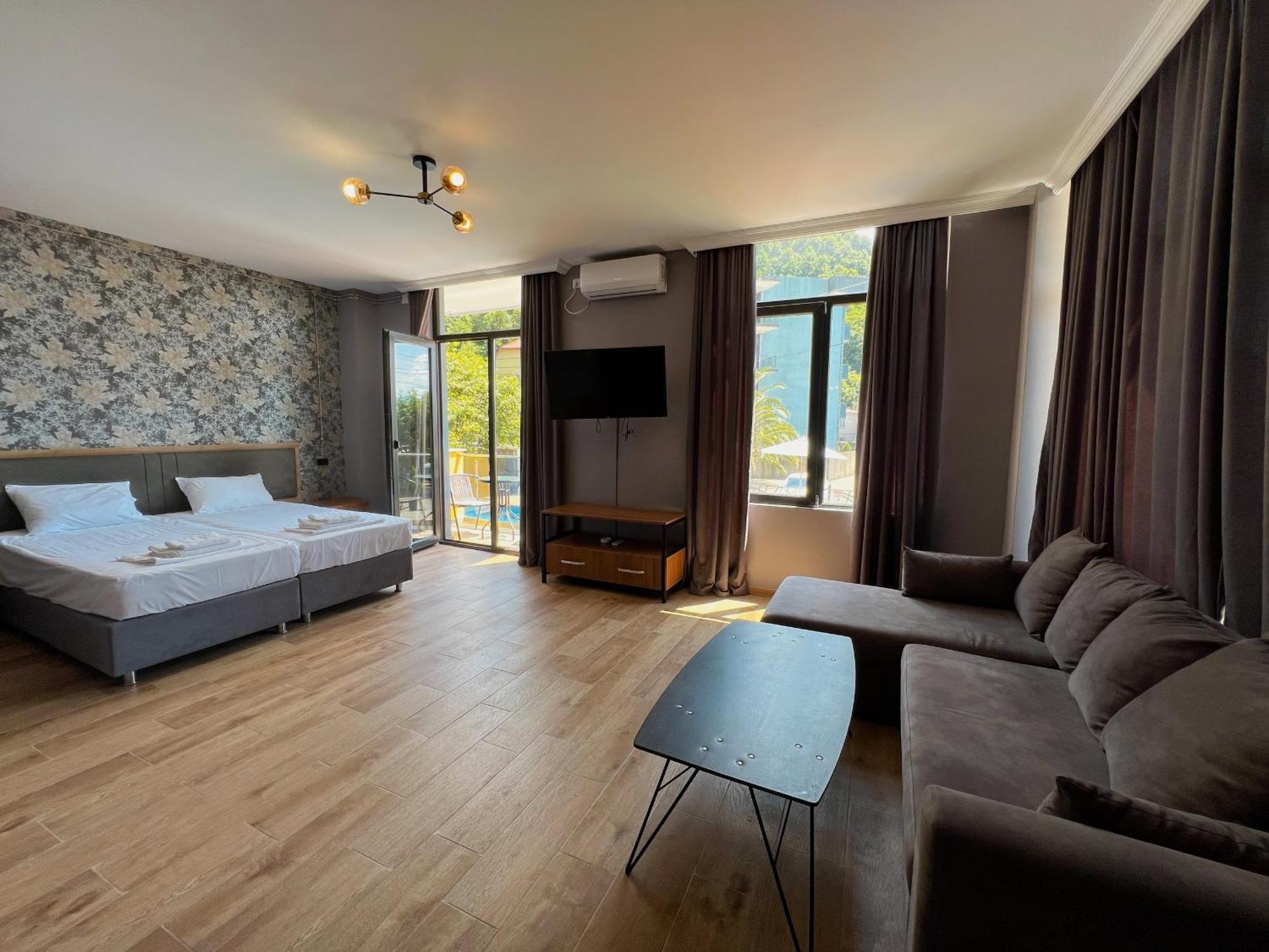 Casa Del Mar Hotel Квариати Екстериор снимка