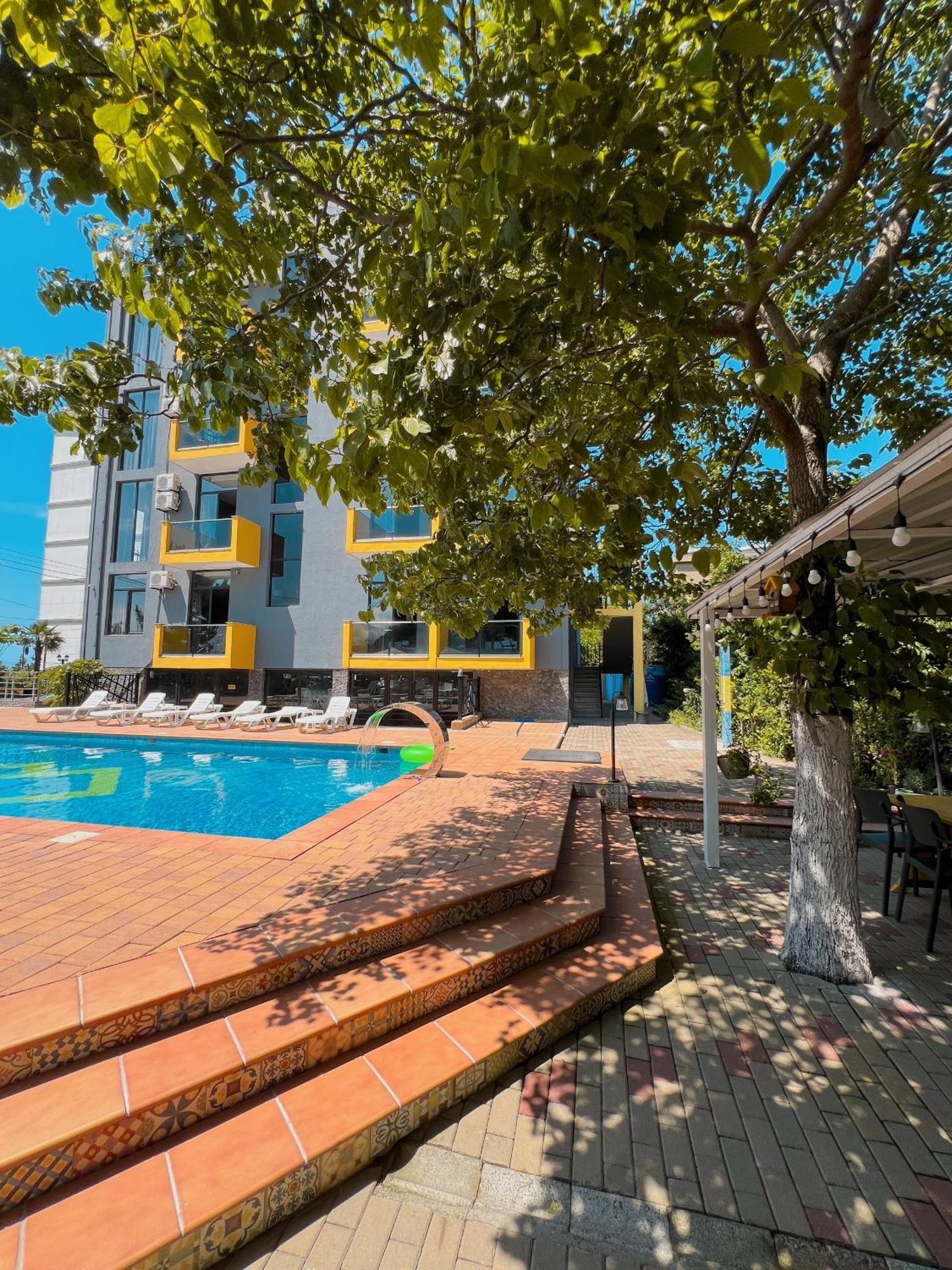 Casa Del Mar Hotel Квариати Екстериор снимка